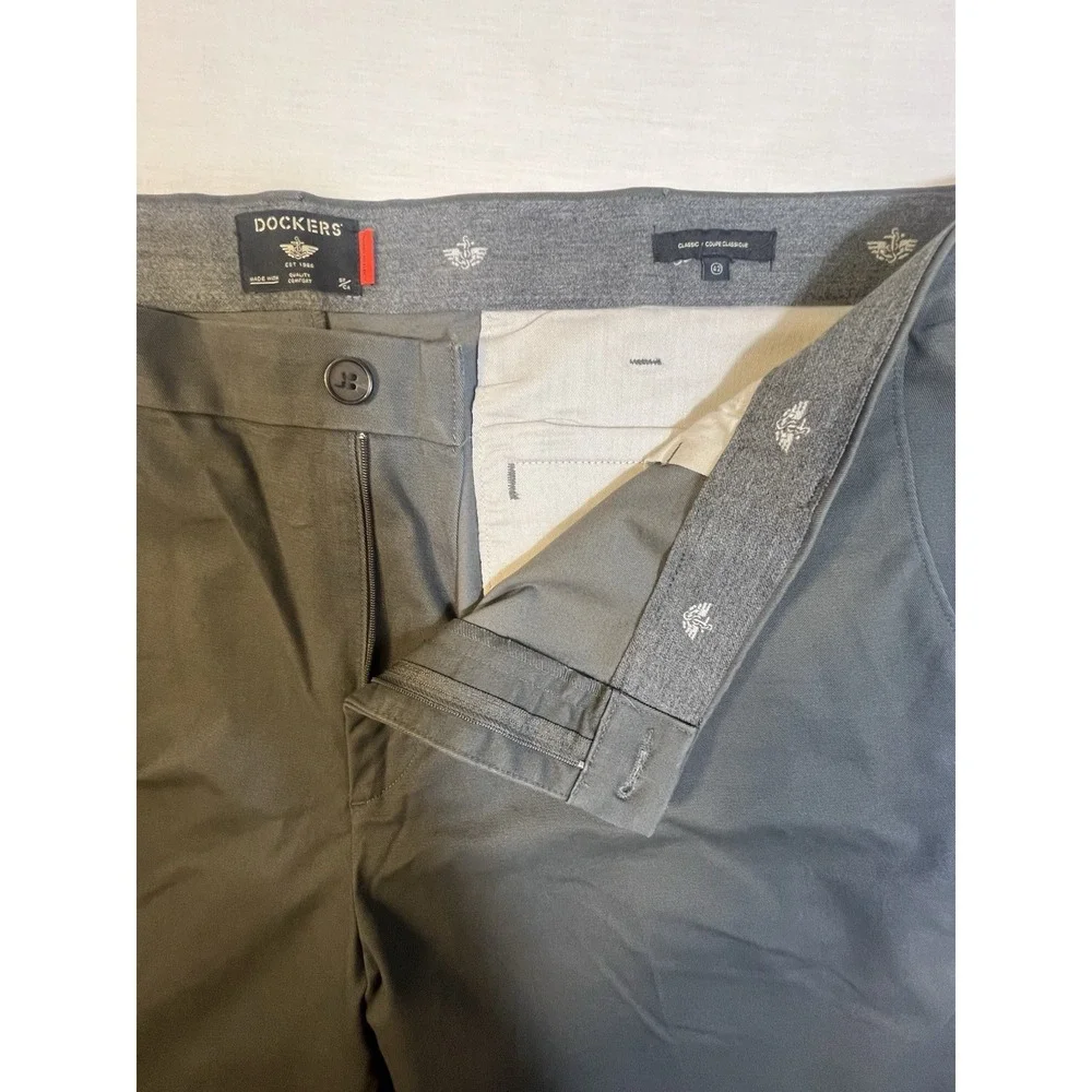 Dockers Men's Workday Khaki Pants 42x30 Classic Fit Gray Waterless Stretch Chino
